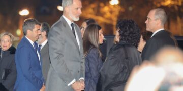 Los Reyes de España expresan su apoyo a los afectados por el incendio de Campanar