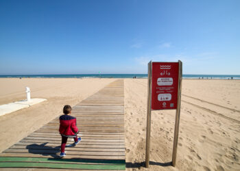 La playa de Gandia pone en marcha sus servicios