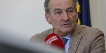 Aguirre cree que es un «error» desalar agua en Sagunt para enviarla a Barcelona