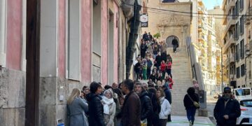 Cientos de personas asisten en Bunyol al casting para la próxima película de Amenábar