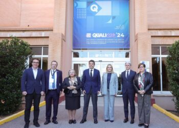 Mazón exige al Gobierno ayudas para el sector cerámico que «está viviendo momentos complejos»