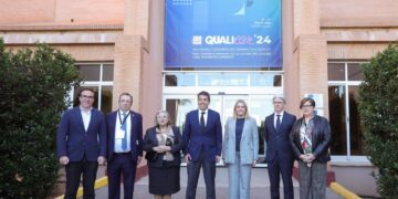 Mazón exige al Gobierno ayudas para el sector cerámico que «está viviendo momentos complejos»