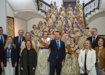 La Diputación abre sus puertas a unas Fallas «de traca» con la recepción a las falleras mayores de València