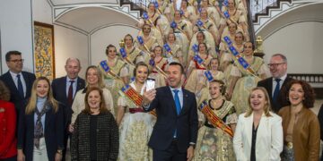 La Diputación abre sus puertas a unas Fallas «de traca» con la recepción a las falleras mayores de València