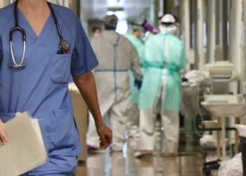 «Agredirles es delito», la nueva campaña contra las agresiones al personal sanitario