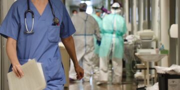 «Agredirles es delito», la nueva campaña contra las agresiones al personal sanitario