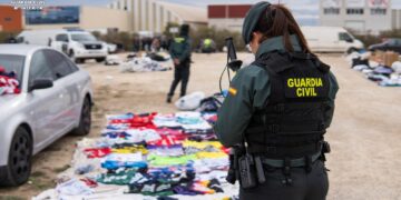 Intervenidas más de 5.000 prendas falsificadas en un mercado irregular de Benaguacil