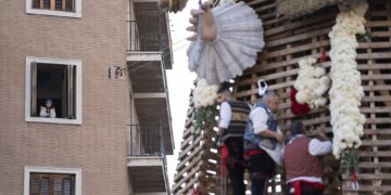 Claveles rojos y blancos conformarán este año el manto de la ‘Geperudeta’ 