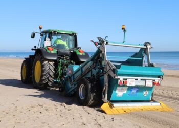 Arranca la campaña de limpieza de playas de la Diputació de València