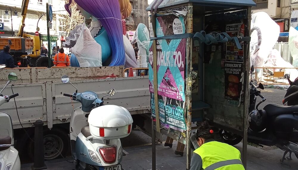 Adiós a las últimas 180 cabinas de teléfono de València