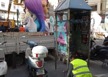 Adiós a las últimas 180 cabinas de teléfono de València
