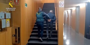 Detenido en Moncada por quemar contenedores y vehículos