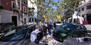 La XI Feria del Motor de Gandia presenta 700 vehículos y 15 marcas de motos