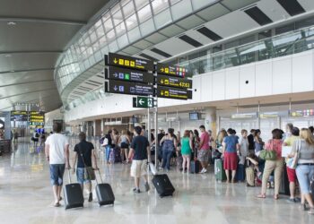 Un tótem interactivo de la Diputació ofrecerá información turística de la provincia en el aeropuerto de Valencia