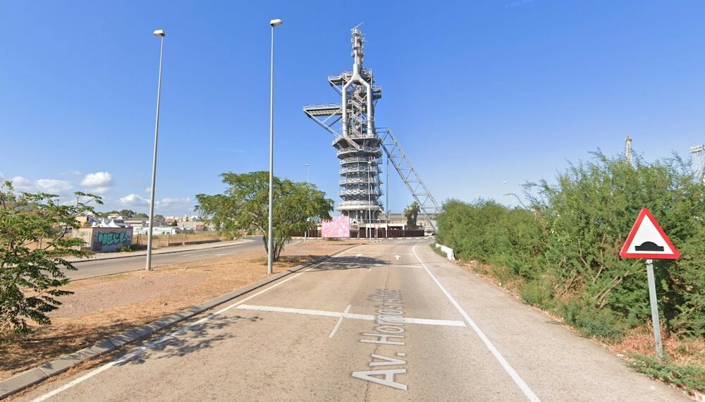 Herido un hombre al volcar un camión en el Puerto de Sagunto