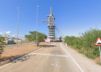 Herido un hombre al volcar un camión en el Puerto de Sagunto