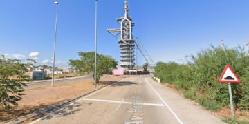 Herido un hombre al volcar un camión en el Puerto de Sagunto