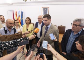 Alcaldes de la Marina Alta y la Safor se unen por el tren y el tranvía de la costa