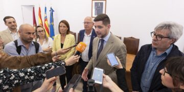 Alcaldes de la Marina Alta y la Safor se unen por el tren y el tranvía de la costa