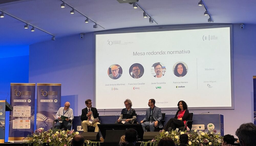 La Fundación ECOLUM resalta la Importancia del Reciclaje y el Ecodiseño en el 50 Simposium de Alumbrado CEI
