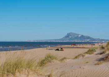 Valencia revalida su liderazgo en banderas azules con 39 enseñas