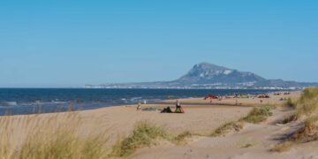 Valencia revalida su liderazgo en banderas azules con 39 enseñas