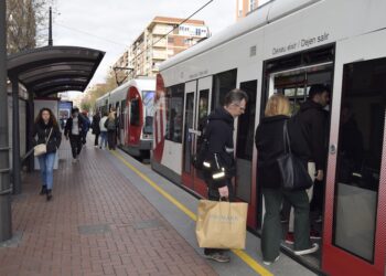 El tranvía de Valencia recibe un «notable» de sus usuarios