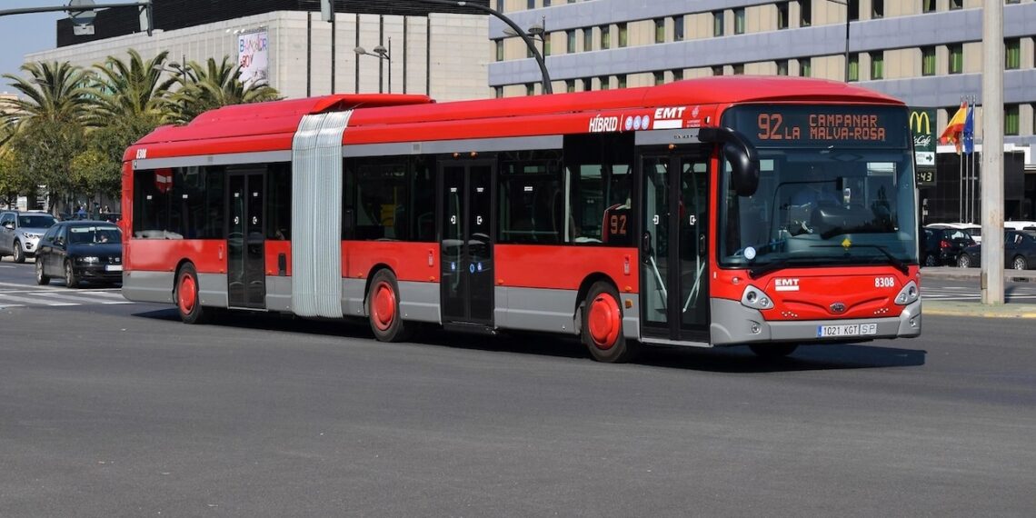 EMT València lanza la operación verano con más de 11,5 millones de plazas en autobuses municipales