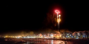 San Juan 2024 en el Puerto de Sagunto: fuegos artificiales, correfoc y batucada en la playa