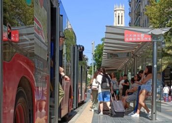 760 marquesinas de la EMT adaptadas para facilitar la accesibilidad a las personas con discapacidad