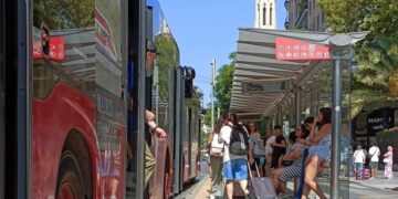 760 marquesinas de la EMT adaptadas para facilitar la accesibilidad a las personas con discapacidad