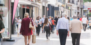 València apuesta por el comercio local con más de 27.000 bonos de 100 euros