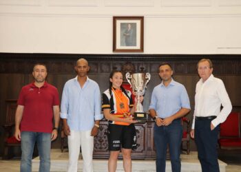 Sagunto celebra el oro de la boxeadora Clara López