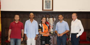 Sagunto celebra el oro de la boxeadora Clara López