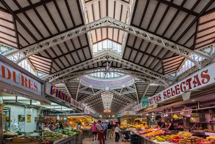 València apuesta por el comercio local con más de 27.000 bonos de 100 euros