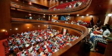 Educación abre el plazo de solicitud de ayudas para fomentar el uso del valenciano en salas de teatro y librerías
