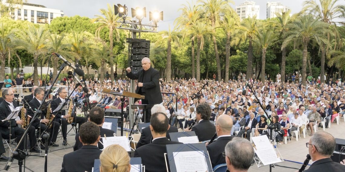 Arranca el Certamen Internacional de Bandas de Música con el espectáculo “Sonar València” y más de 350 músicos