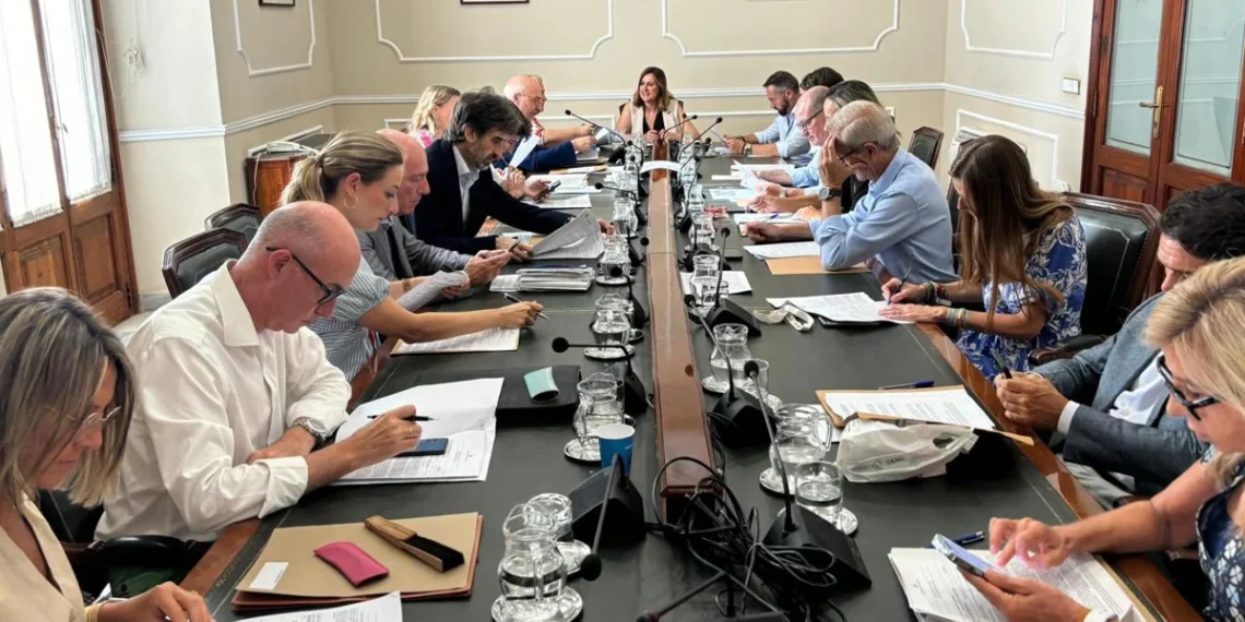 El Ayuntamiento de València y el Puerto firman un convenio para la gestión de La Marina