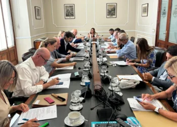 El Ayuntamiento de València y el Puerto firman un convenio para la gestión de La Marina