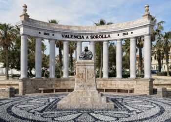 El Monumento a Sorolla vuelve a la playa del Cabanyal