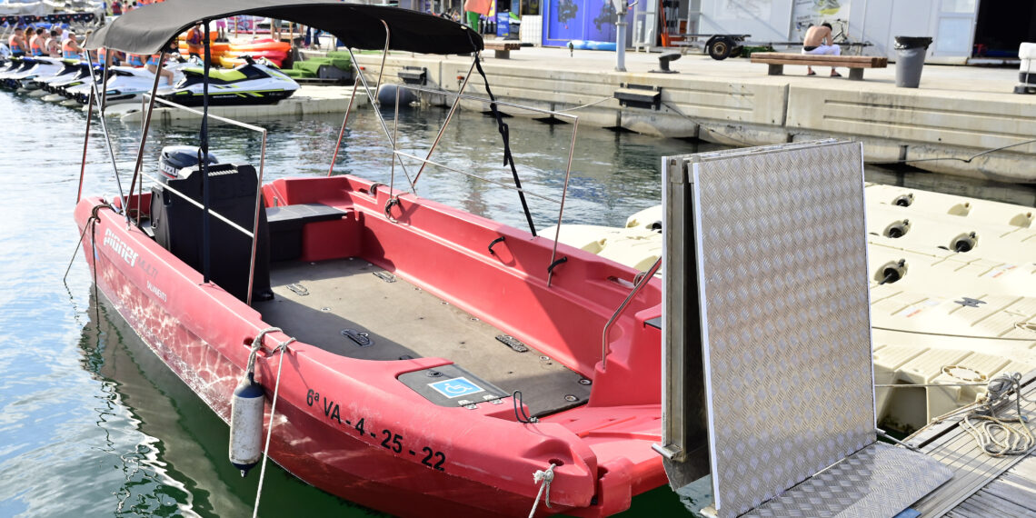 El Proyecto Bambino «Vamos al mar sin límites» comienza en La Marina de València