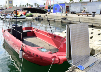 El Proyecto Bambino «Vamos al mar sin límites» comienza en La Marina de València