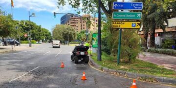 València intensifica la limpieza de imbornales y pasos inferiores ante la llegada de los temporales de otoño