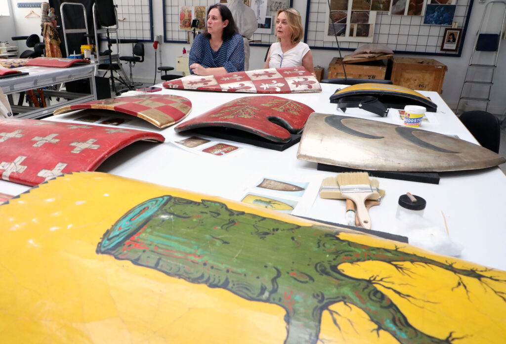 240808 EDUC Foto2RESTAURACION ESCUDOS