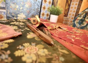 Vives y Marí confeccionará los espolines de las falleras mayores de València en 2025 y 2026