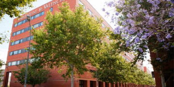 Valencia impulsa la innovación turística con un chatbot de inteligencia artificial desarrollado por la UV