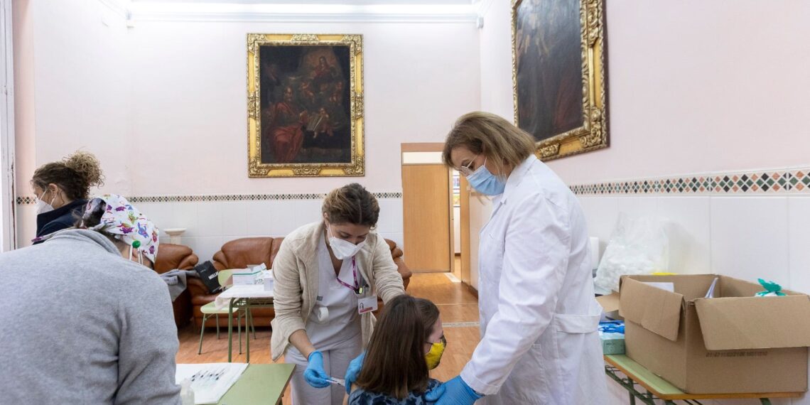 La Generalitat impulsa una campaña de vacunación frente a la gripe en los colegios