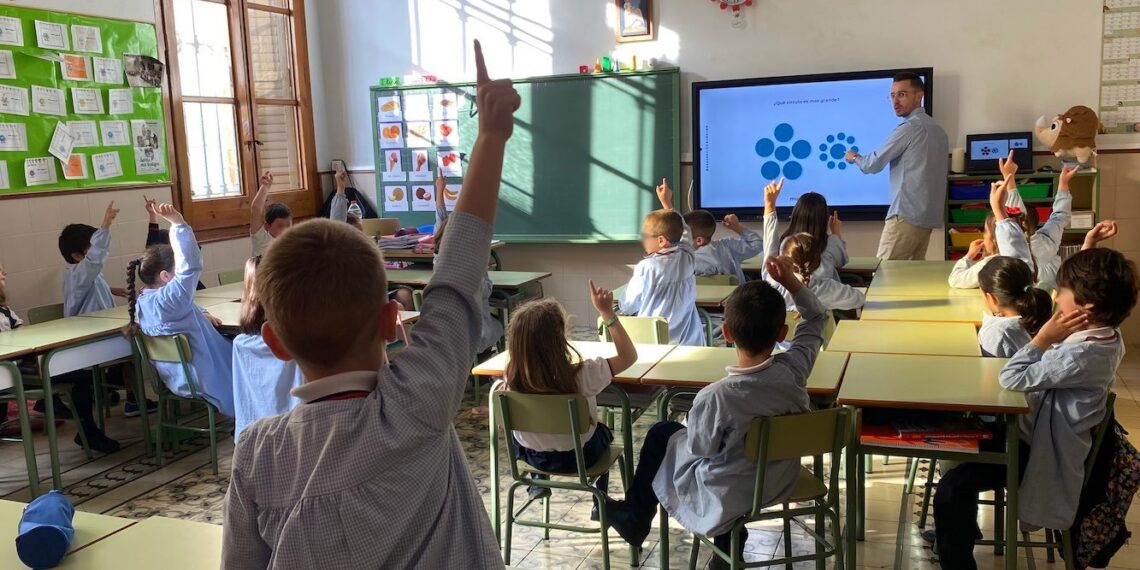 Campaña «Más Allá de la Pantalla»: por un uso responsable de la tecnología en menores