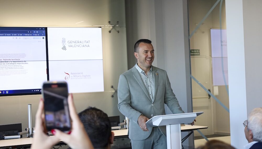 Mompó reivindica el periodisme de proximitat com a clau per a la cohesió social