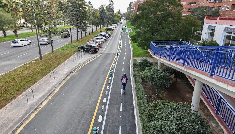En funcionamiento el nuevo carril bici de la avenida del Cid